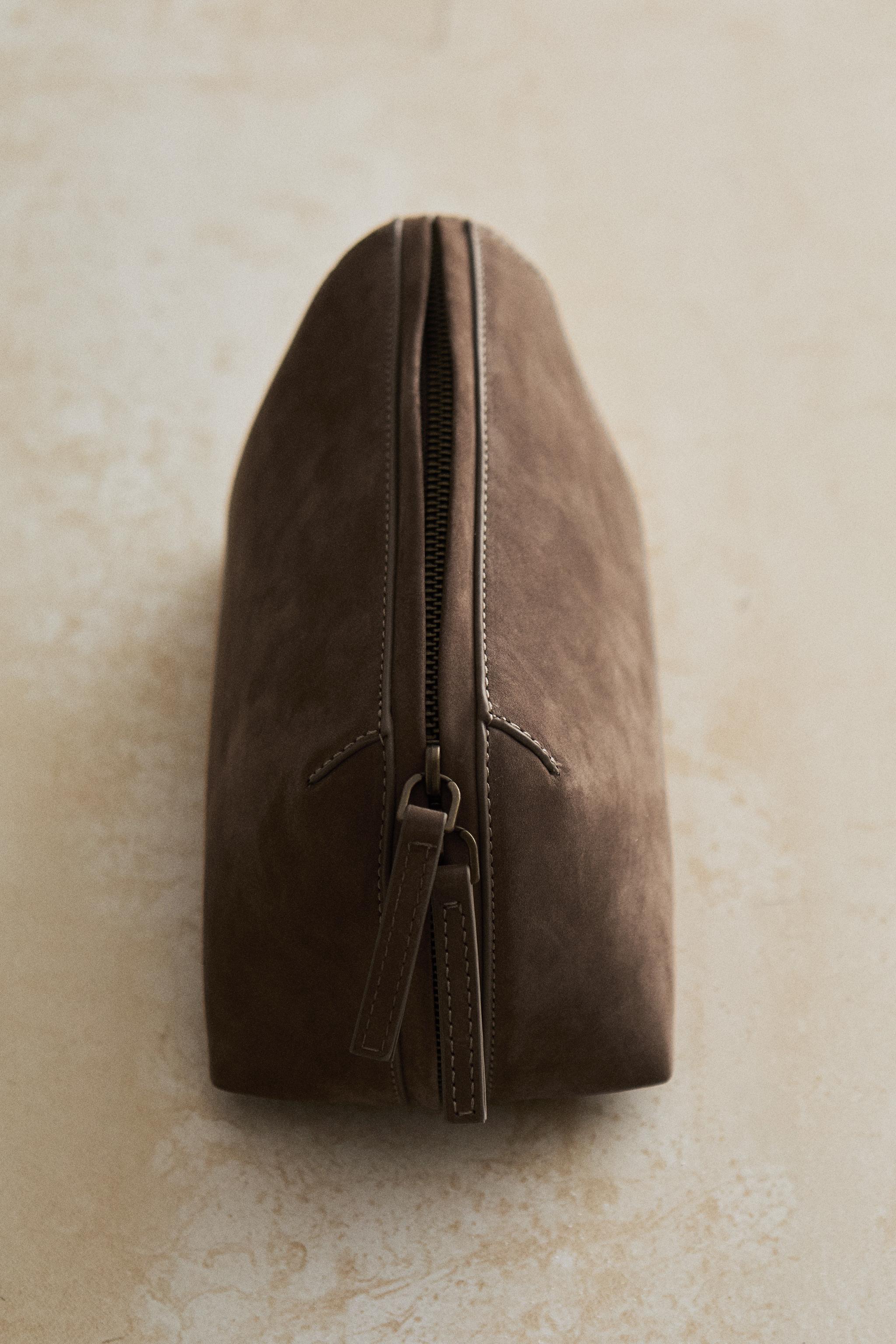 NUBUCK LEATHER WASH BAG